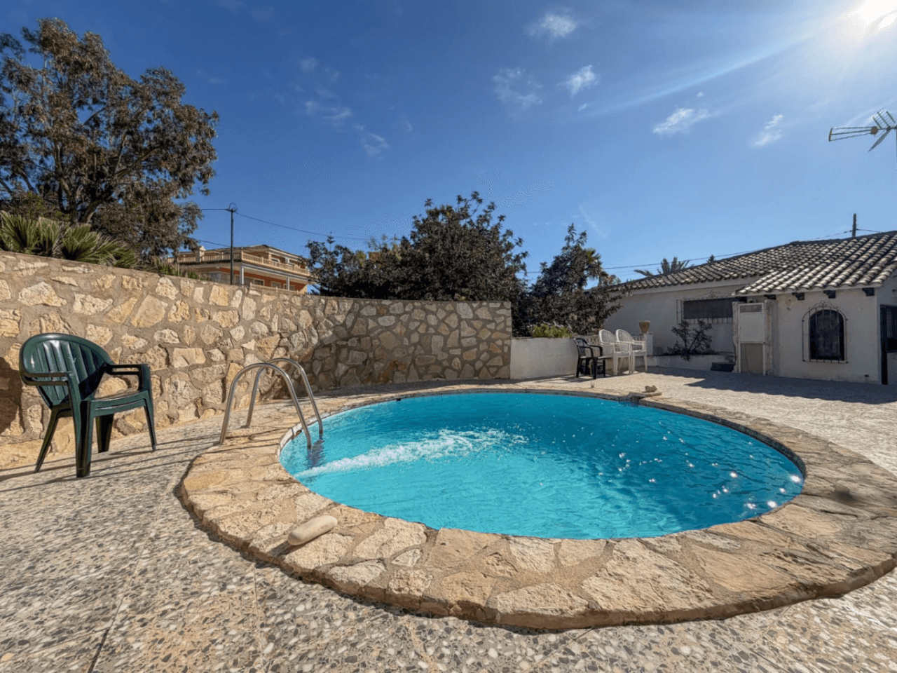 Chalet en venta en Coveta Fuma, El Campello - 3 habitaciones y piscina privada