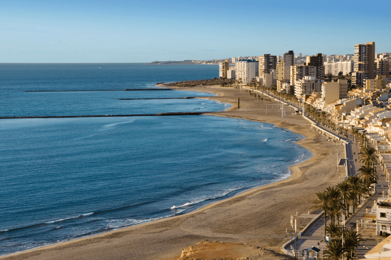 Apartamento en venta a reformar en Campello Playa, El Campello.