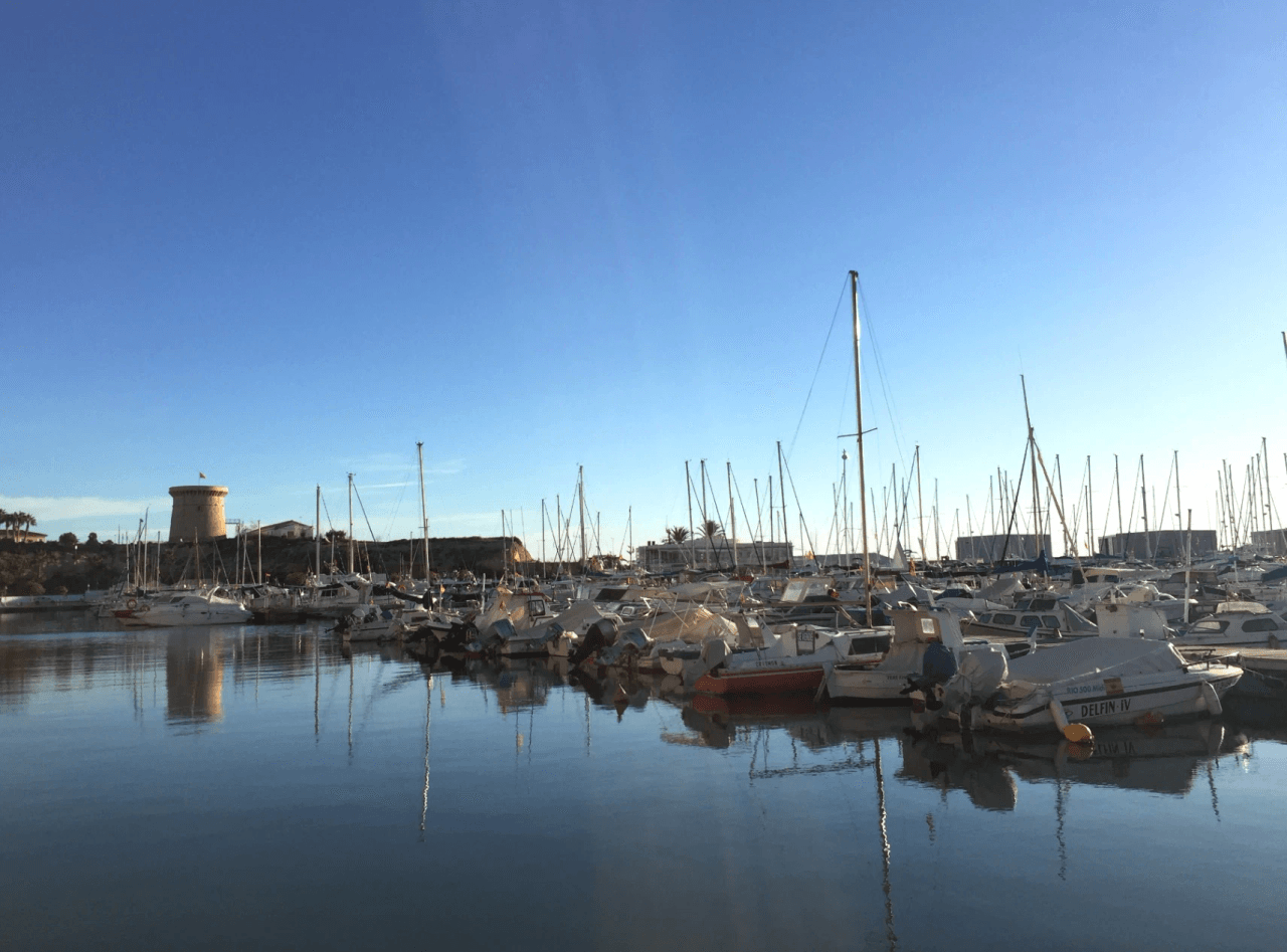 Apartamento en venta a reformar en Campello Playa, El Campello.
