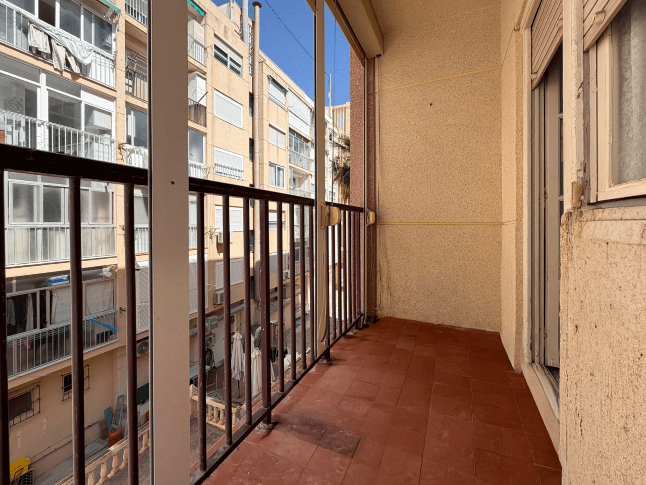 Apartamento en venta a reformar en Campello Playa, El Campello.