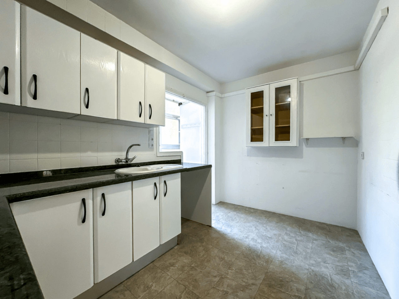 Apartamento en Campello Playa con 3 dormitorios y 1 baño