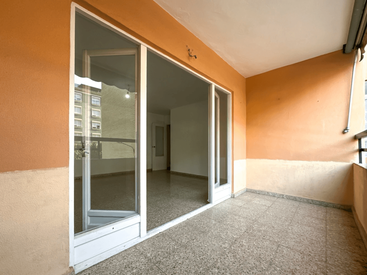 Apartamento en Campello Playa con 3 dormitorios y 1 baño
