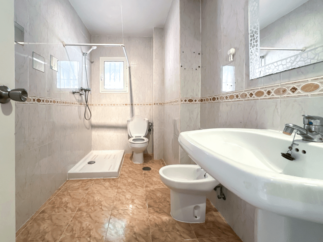 Apartamento en Campello Playa con 3 dormitorios y 1 baño