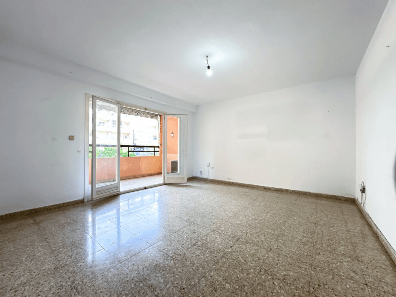 Apartamento en Campello Playa con 3 dormitorios y 1 baño