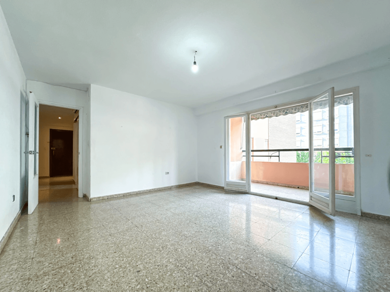 Apartamento en Campello Playa con 3 dormitorios y 1 baño