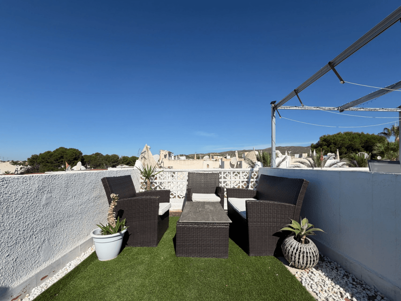 Sanierter Bungalow zum Verkauf mit 2 Schlafzimmern in El Campello, Amerador.