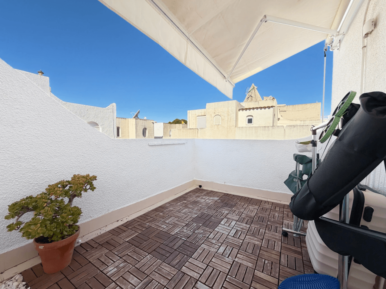 Sanierter Bungalow zum Verkauf mit 2 Schlafzimmern in El Campello, Amerador.