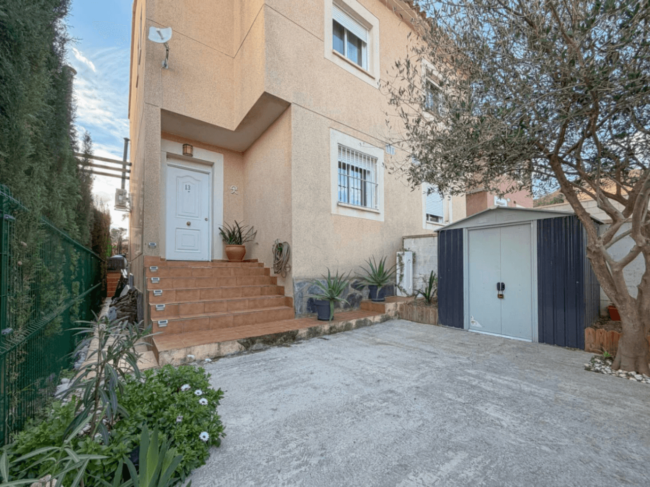 Bungalow zu verkaufen in Aigües mit 3 Schlafzimmern und Gemeinschaftspool.