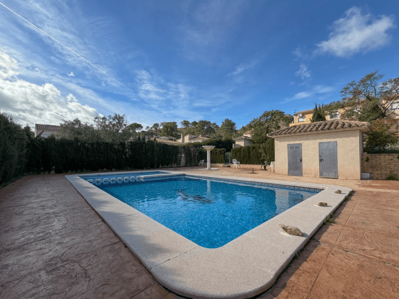 Bungalow zu verkaufen in Aigües mit 3 Schlafzimmern und Gemeinschaftspool.
