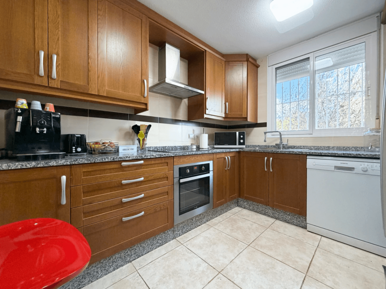 Bungalow zu verkaufen in Aigües mit 3 Schlafzimmern und Gemeinschaftspool.