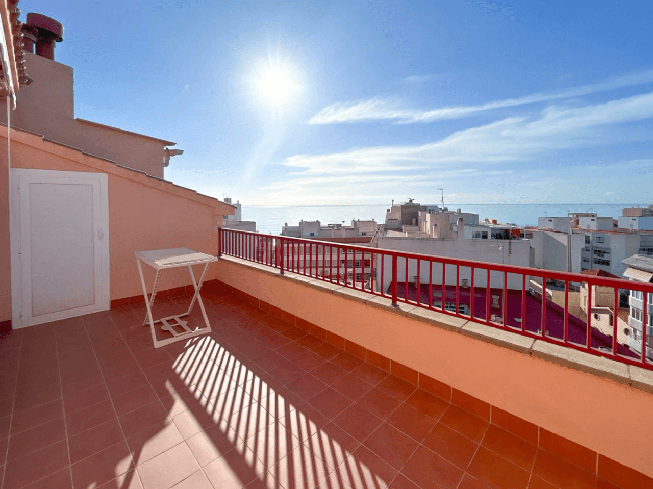 Apartamento en venta de 3 dormitorios en Campello Playa.