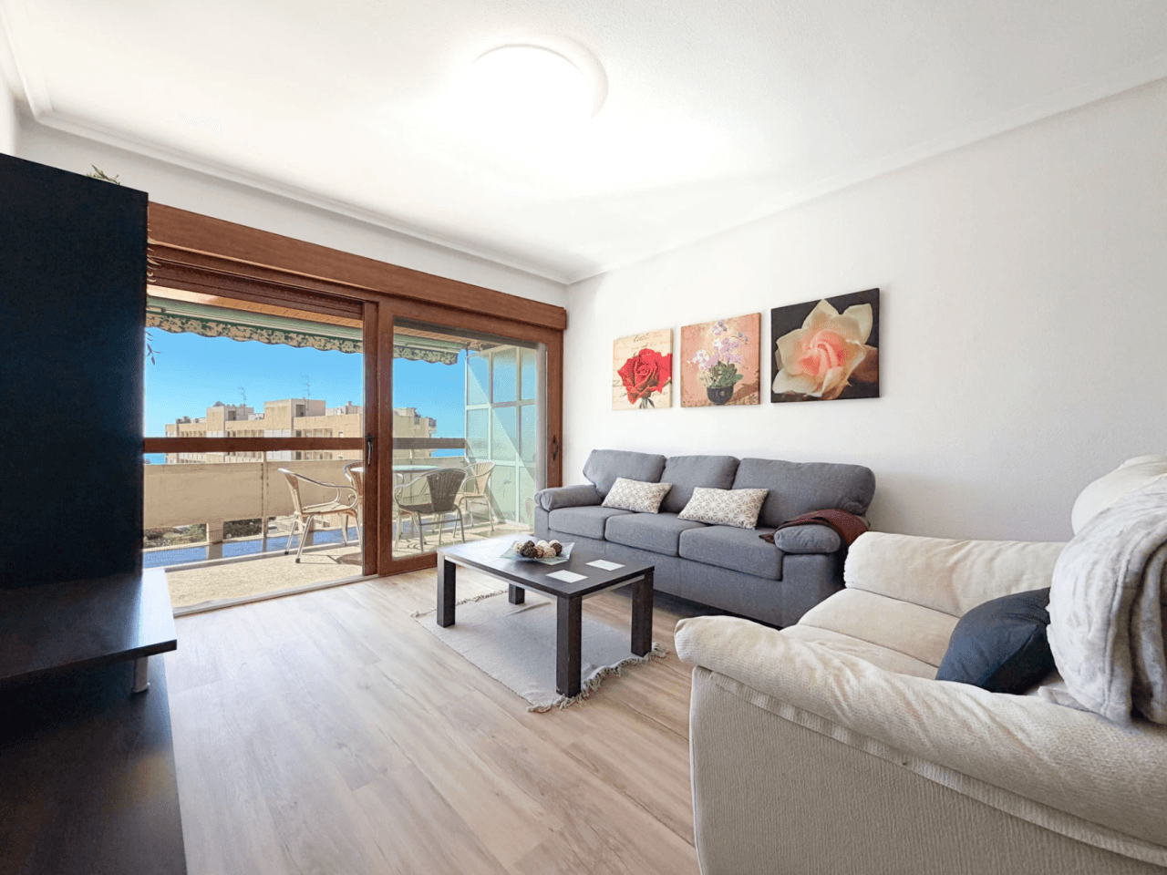 Apartamento reformado de 2 dormitorios en El Campello en alquiler.