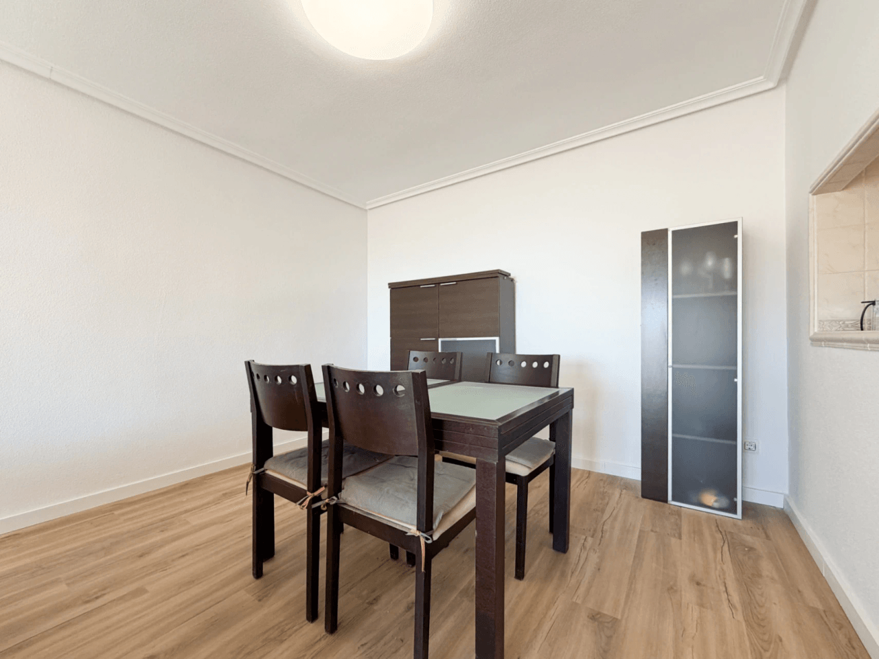 Apartamento reformado de 2 dormitorios en El Campello en alquiler.