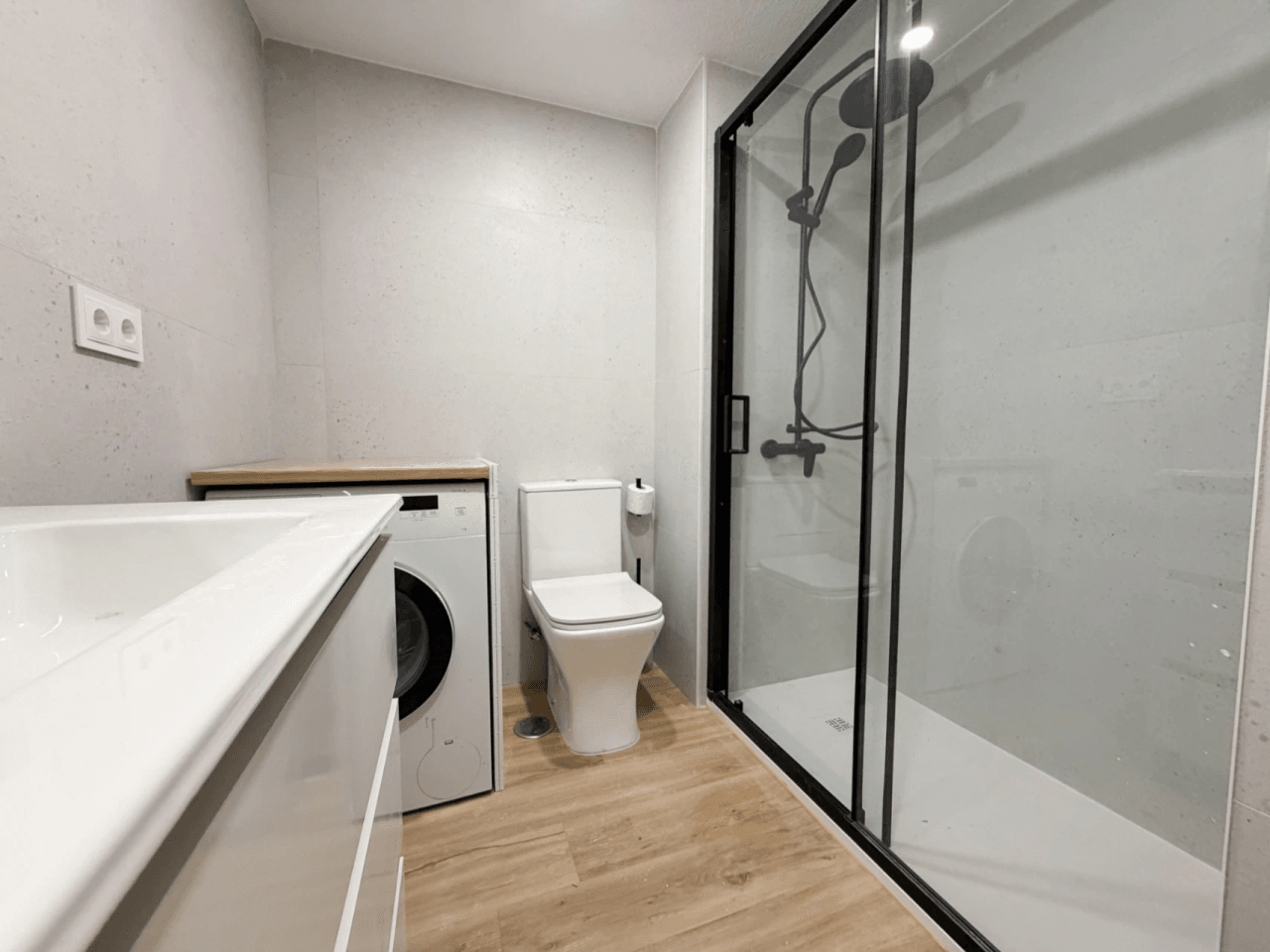 Apartamento reformado de 2 dormitorios en El Campello en alquiler.