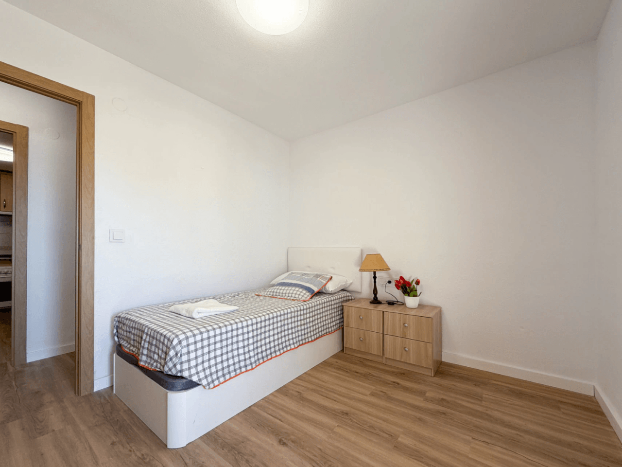 Apartamento reformado de 2 dormitorios en El Campello en alquiler.