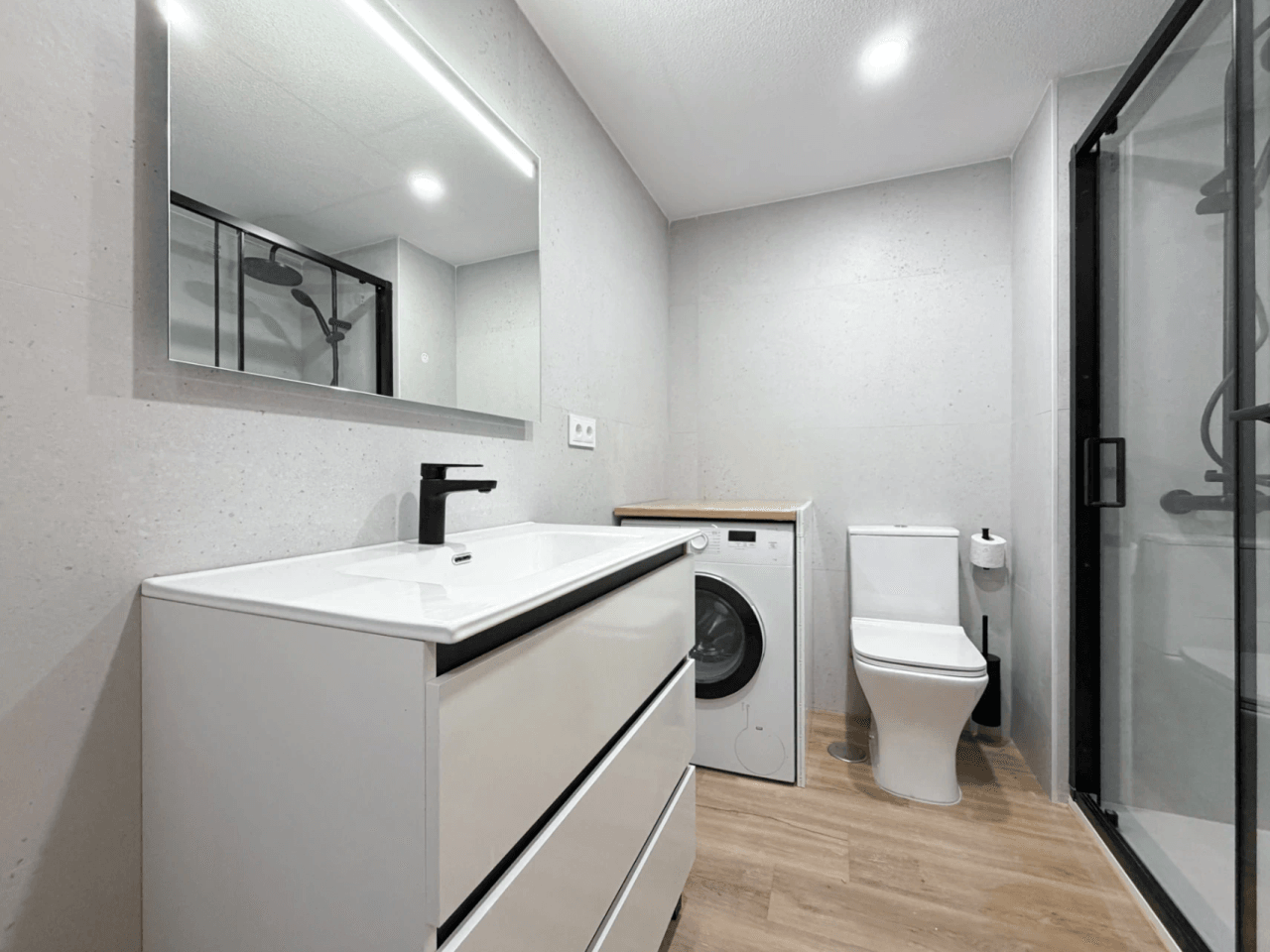 Apartamento reformado de 2 dormitorios en El Campello en alquiler.