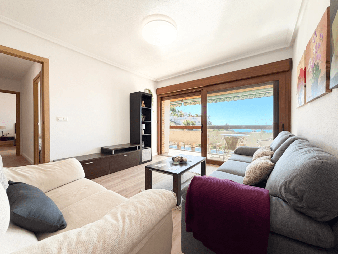 Apartamento reformado de 2 dormitorios en El Campello en alquiler.
