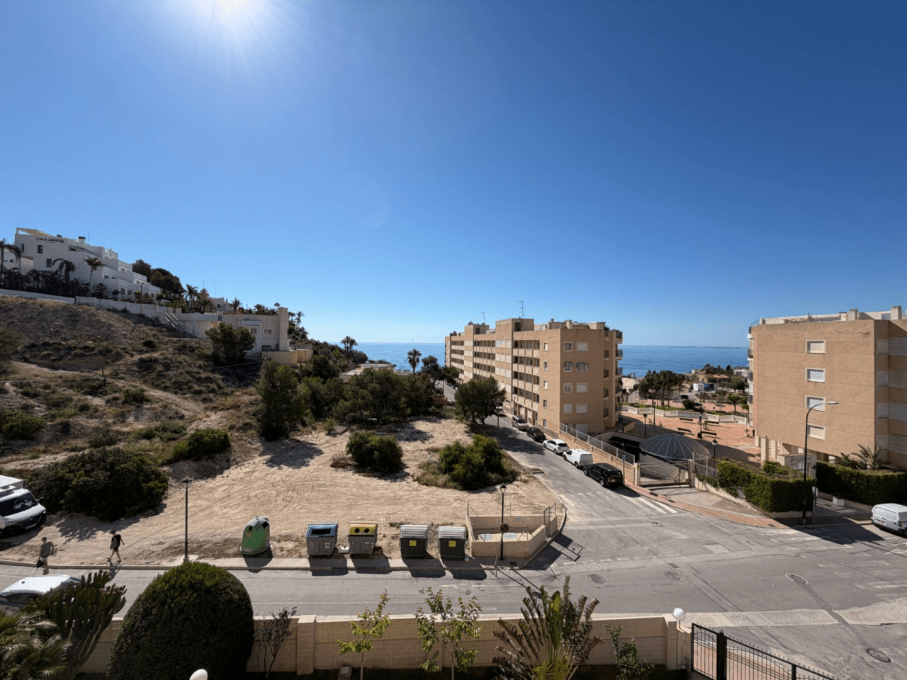 Apartamento reformado de 2 dormitorios en El Campello en alquiler.