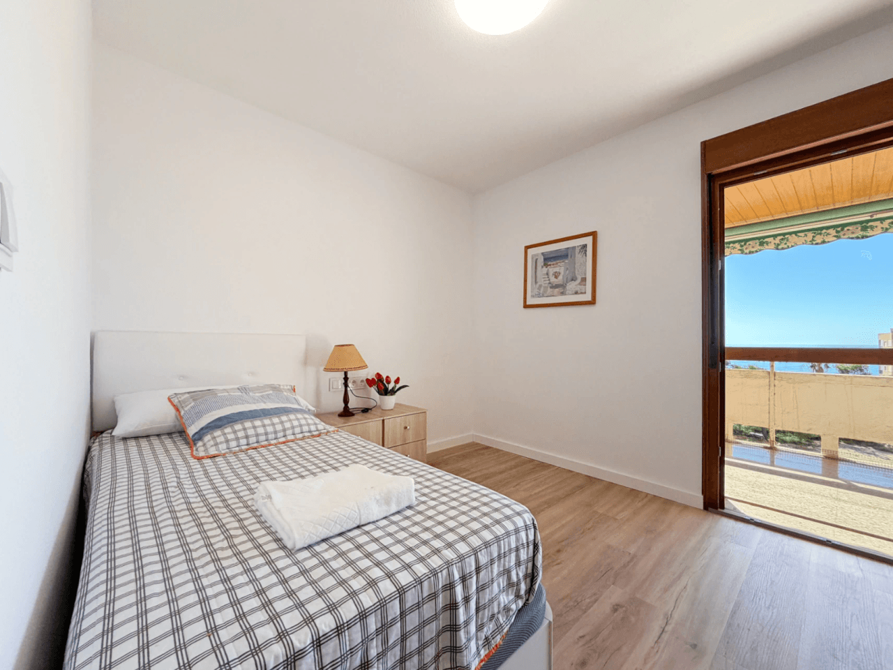 Apartamento reformado de 2 dormitorios en El Campello en alquiler.