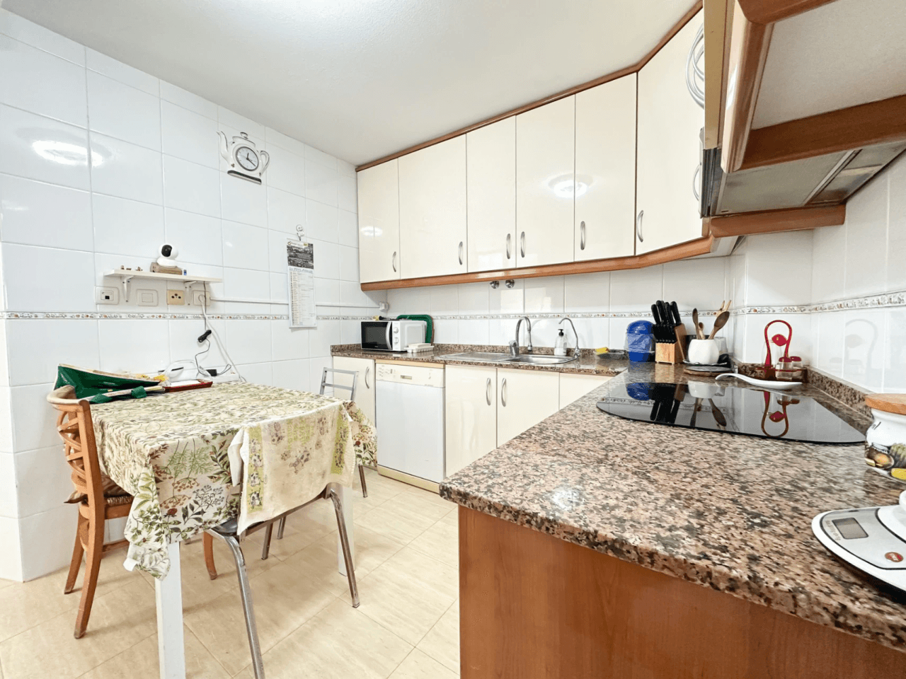 Apartamento con terraza, parking y gran potencial en Campello Playa