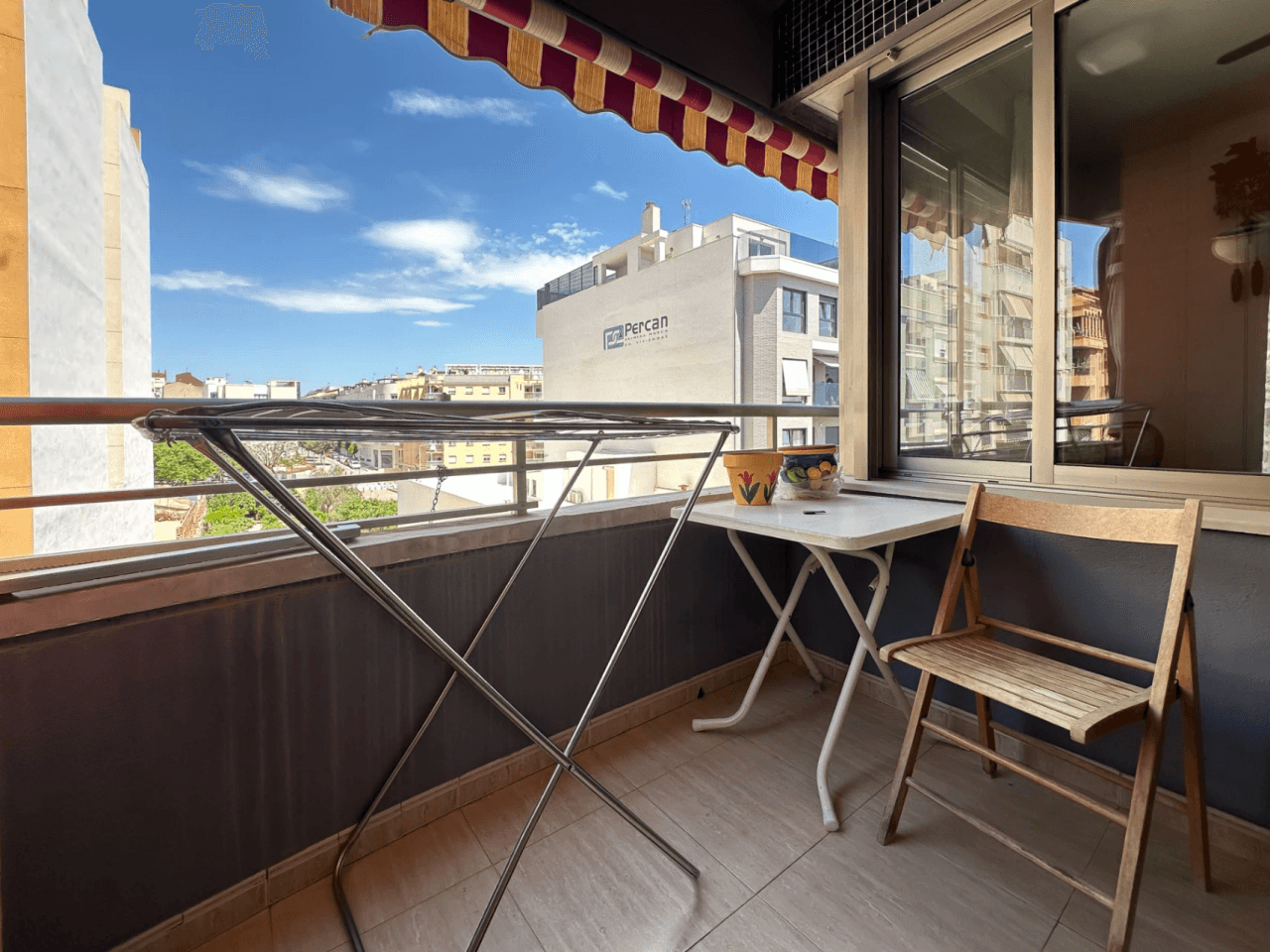 Apartamento con terraza, parking y gran potencial en Campello Playa