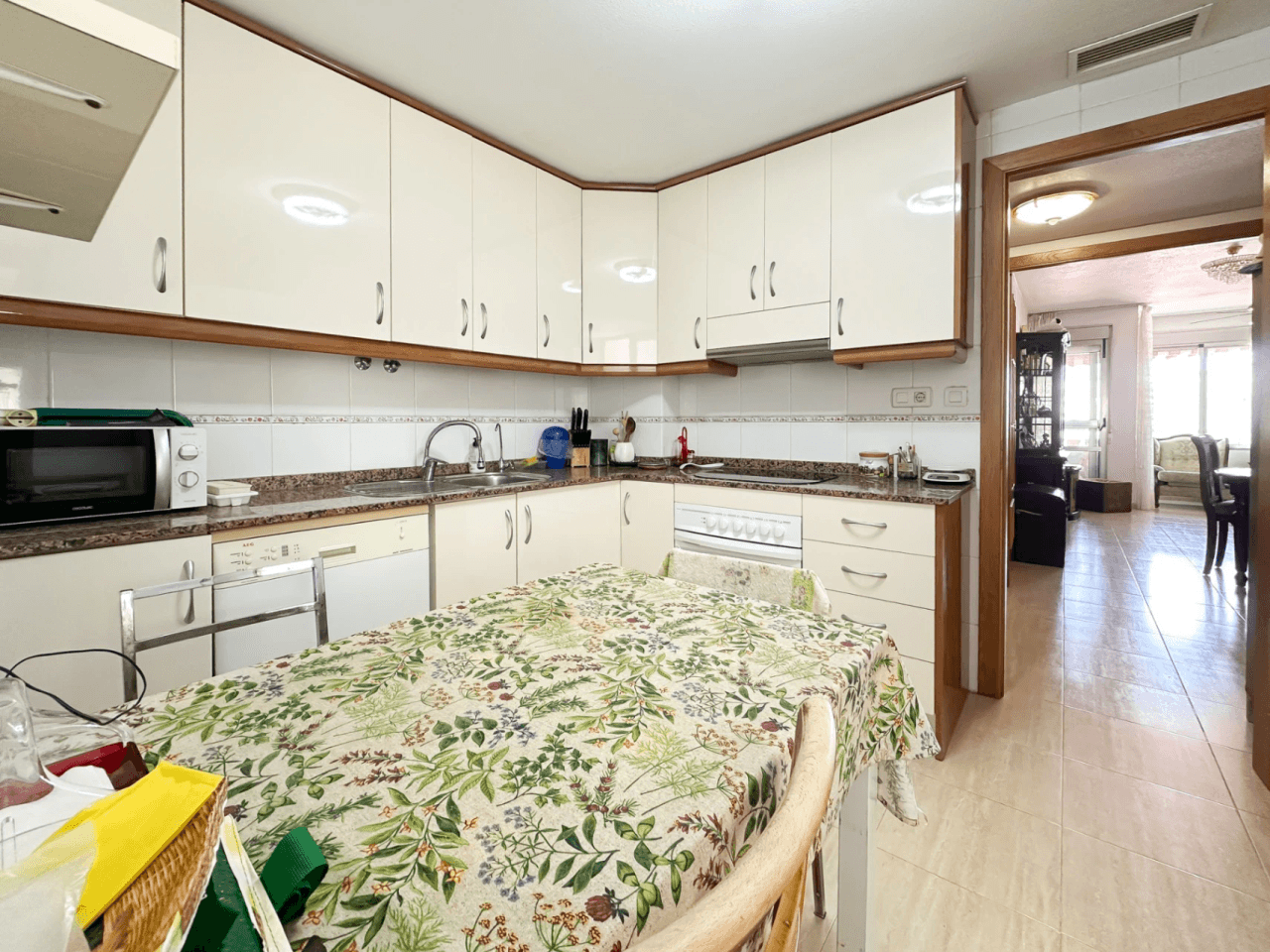 Apartamento con terraza, parking y gran potencial en Campello Playa