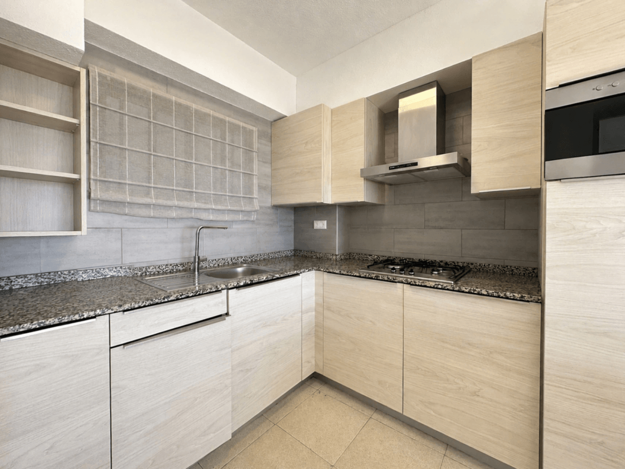 Apartamento en venta en Playa Muchavista, El Campello, con terraza, vistas al mar y parking