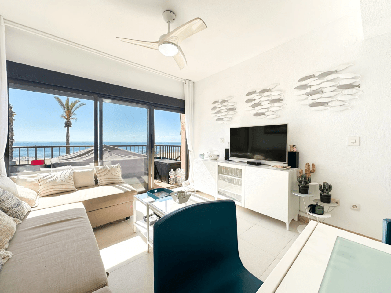 Apartamento en venta en Playa Muchavista, El Campello, con terraza, vistas al mar y parking